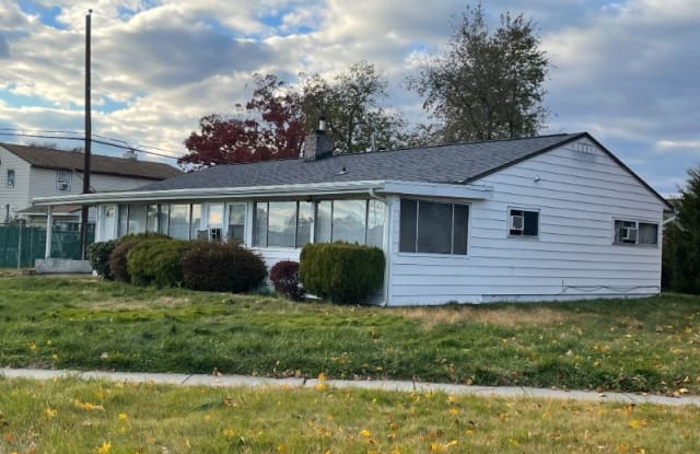 5 Serpentine Lane - 5 Serpentine Lane, Tullytown, PA 19055