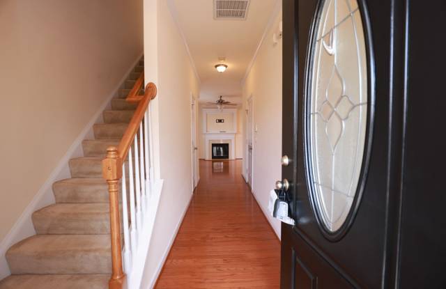 --Available NOW-- Luxury 3 Story Town Home in S. Ashland photos photos