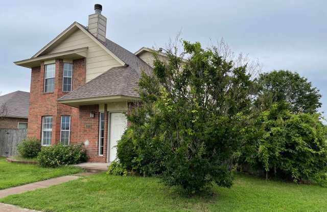 4 bedroom home for rent in Moore near 19th Street and Santa Fe! Two story, spacious , Moore Schools! photos photos
