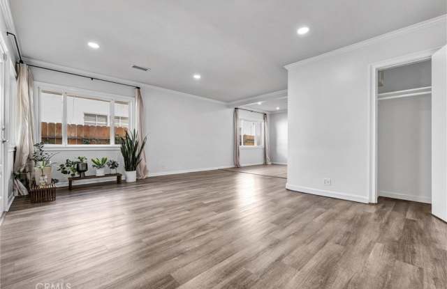 840 Dickson Street Gallery 3