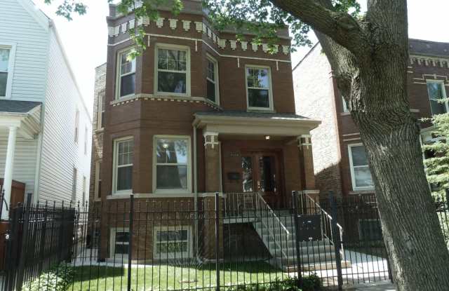 2528 North Hamlin Avenue photos photos