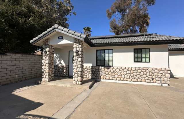 Beautiful 2 Bed 2 Bath duplex in Ontario photos photos