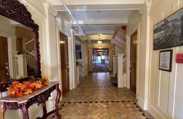 524 Georgia Street Gallery 4