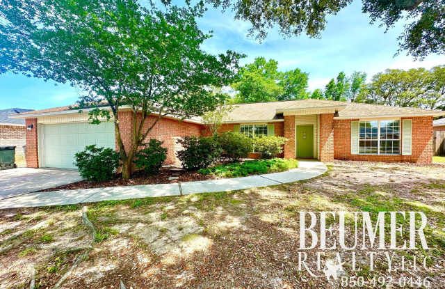 Home nestled in in W. Pensacola minutes from Perdido Key and NAS photos photos