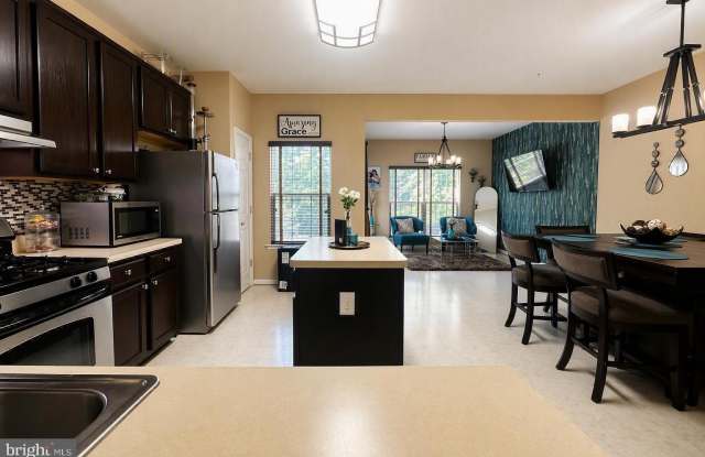 10502 GLEN MANOR Drive Gallery 2