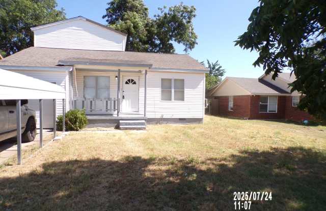 Newly renovated! Pet Friendly! Centrally located! - 1905 Northwest Columbia Avenue, Lawton, OK 73507