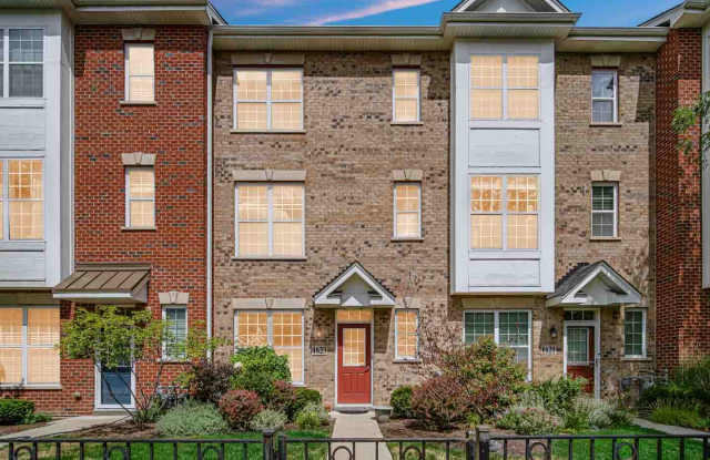 Large Townhome in Beautiful Evanston Neighborhood - 1623 Church Street, Evanston, IL 60201