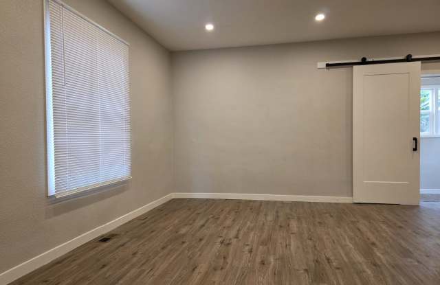 4243 Umatilla Street Gallery 4