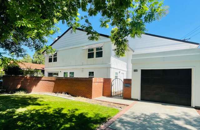 Completely Renovated 2-Bed/1.5 Bath Condo in Pocket photos photos