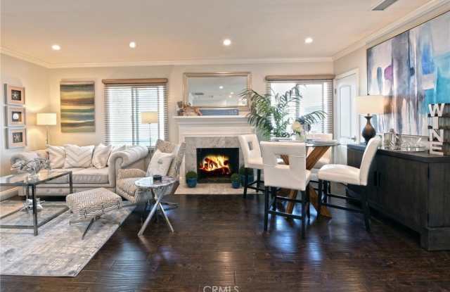 1319 W Bay Avenue Unit B - 1319 West Bay Avenue, Newport Beach, CA 92661