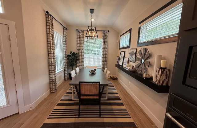 Room in 4 Bedroom Home at Craven Hill Ln Gallery 3