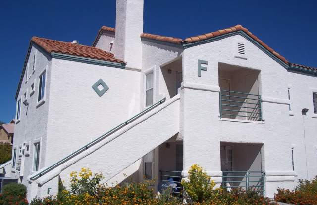 *NEW APPLIANCES*NEW FLOORING*LAKEVIEW CONDOS photos photos