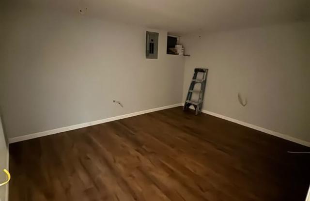 Spacious 3-Bedroom Home with Finished Basement, Central Air  Backyard! Gallery 3