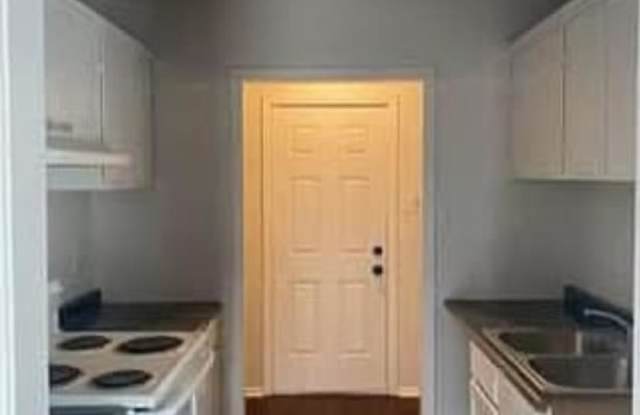 606 Yvonne St, Unit B Gallery 2