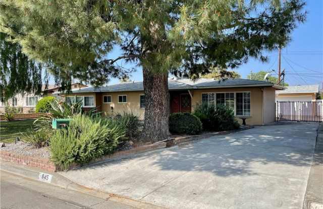 845 Glengrove Avenue Gallery 2