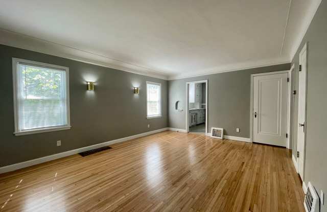 Stunning 3 Bedroom 2 Bathroom Home in Minneapolis! photos photos