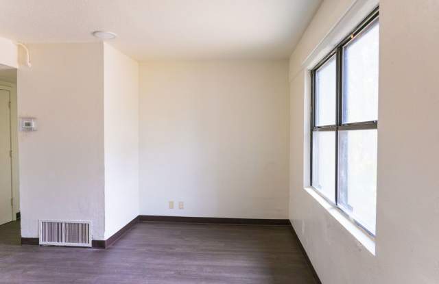713 South 10th Street Gallery 3