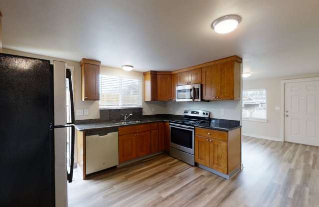 Charming 2 Bedroom Duplex - Granite Counters, Plank Flooring, Fully Fenced, Storage Shed! photos photos