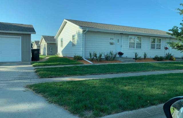 Updated two bedroom ranch duplex with partial basement finish, detached garage, close to mall/shopping. photos photos