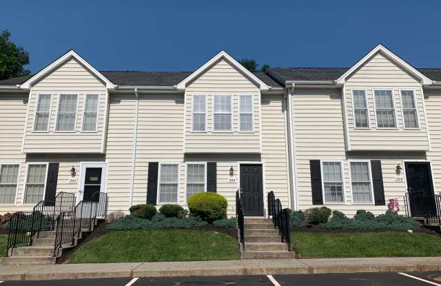 2 Bedroom Townhouse off Wiggington Road - 160 Ivy Creek Lane, Lynchburg, VA 24502