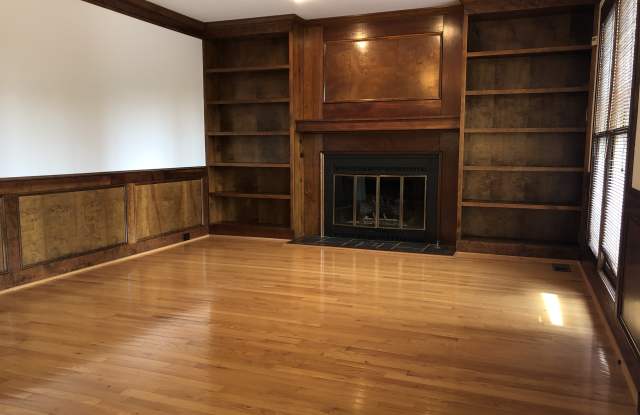 2092 Saybrook Court Gallery 3