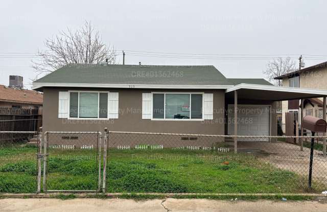 2 bedroom 1 bathroom house located off the main street Oildale Dr. photos photos