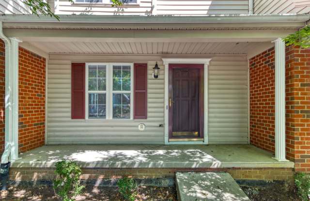 3 bed / 3 bath. Parking. Pet Friendly. Gallery 3