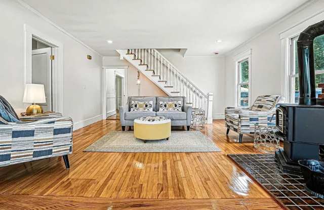 newly renovated 4 bdr farm house - rent to own photos photos