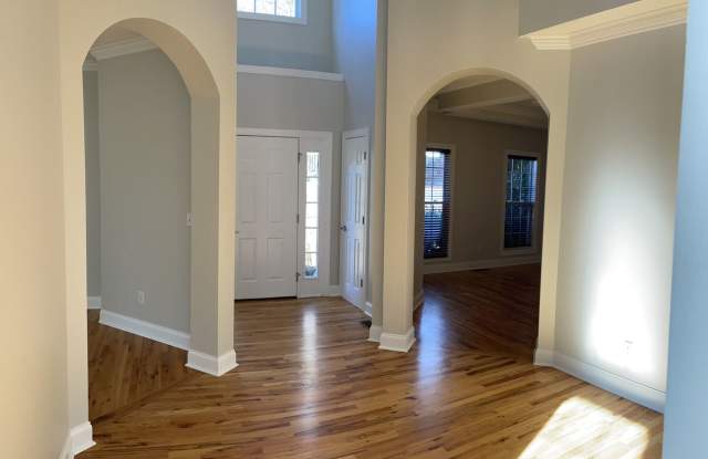 Spacious home with tons of upgrades! 4 Bedrooms/3.5 bathrooms Gallery 4
