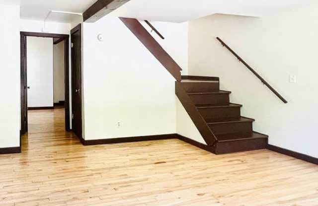 3BR/1.5BA Townhouse-Style Apartment near Downtown & UVM – Avail. June 1, 2027 (329 North St) Gallery 1