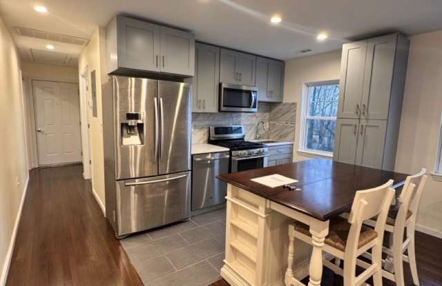 18 Soundview Avenue unit: 3 photos photos
