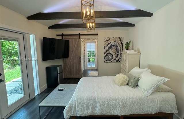 1126 Obispo Ave photos photos