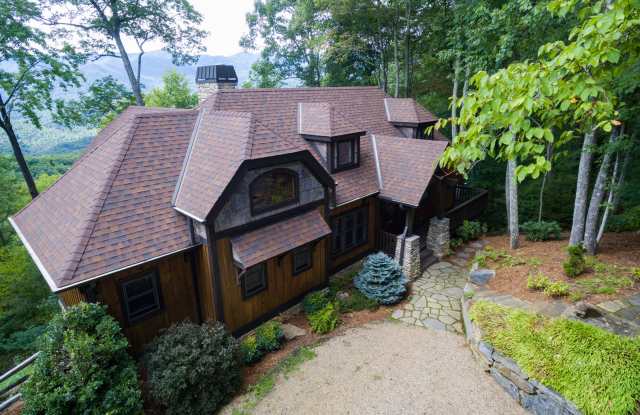 Beautiful Mountain home in Balsam Mountain Preserve Community $3500 a month with year-long lease Gallery 3