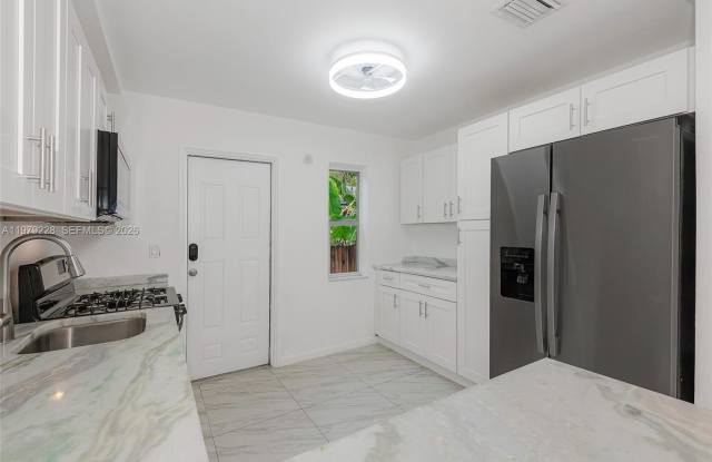 1914 Dewey St photos photos