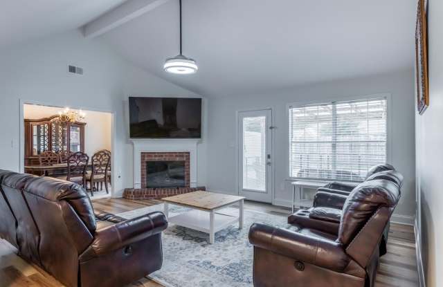 9760 Kingsridge Drive Gallery 3