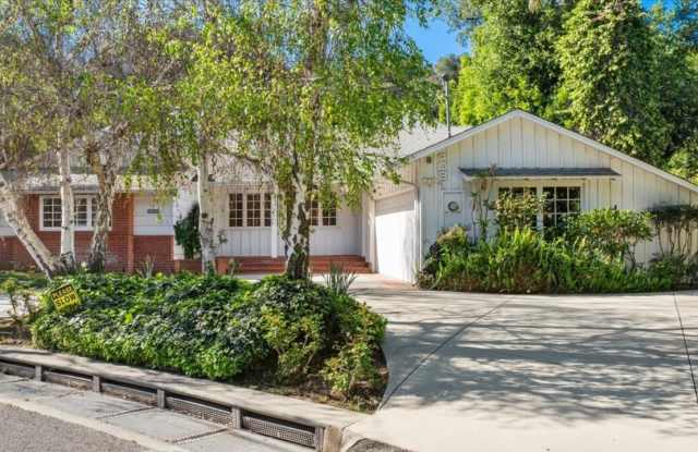 4031 Hollyline Avenue Gallery 2