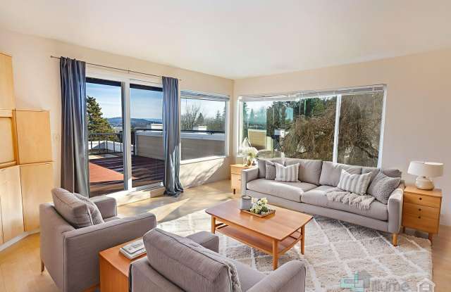 1-Month Rent Free! Condo Near OHSU with Huge Deck, Stunning Views and Parking - 3701 Southwest Condor Avenue, Portland, OR 97239
