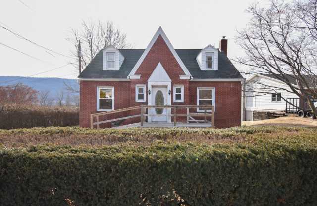 Two Bedroom Home with Detached Garage! - 219 Woodward Avenue, Dunnstown, PA 17745