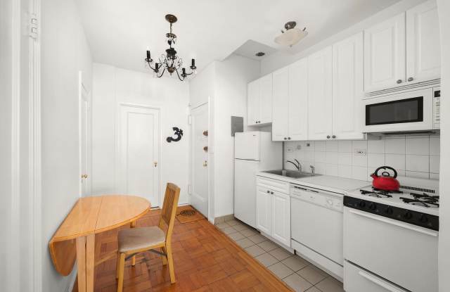 235 E 73rd St Apt 1A Gallery 3