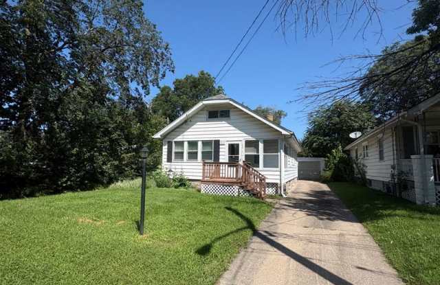 Charming 3-Bedroom Home in Peoria – Pets Welcome! photos photos