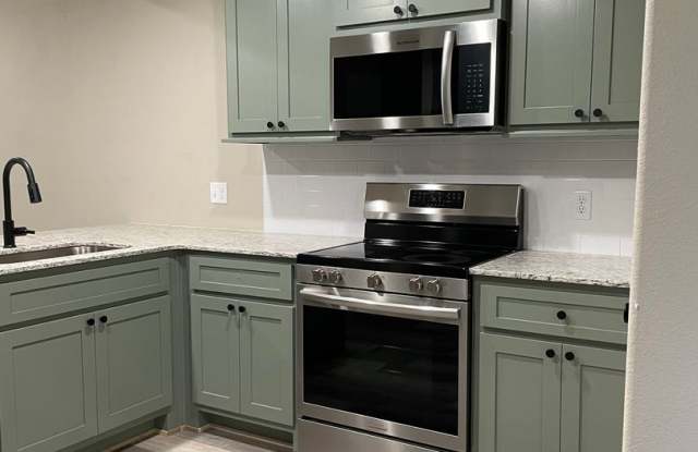 Three Bed/Two Bath Home---Ask about the move in Special! Gallery 4