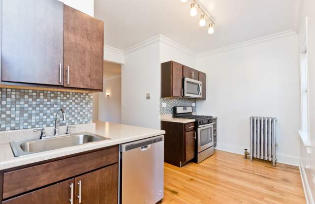 Top Floor One Bedroom Apartment in Edgewater photos photos