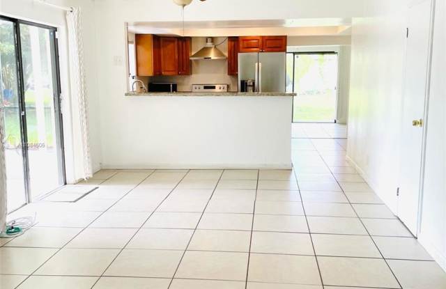 11603 NW 29th Ct Gallery 4