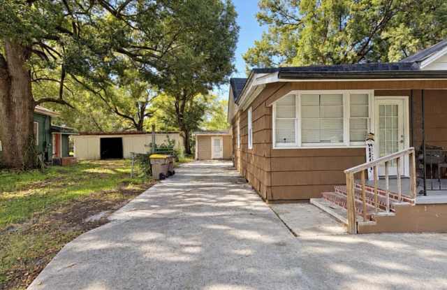 111 Commonwealth, APT B Gallery 1