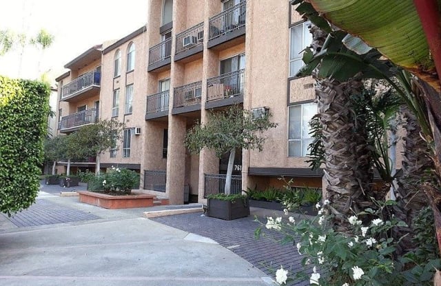 7616 Hollywood Boulevard - 7616 Hollywood Boulevard, Los Angeles, CA 90046