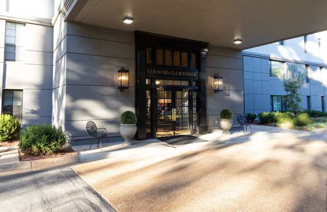 Penthouse overlooking Memphis Country Club Gallery 1