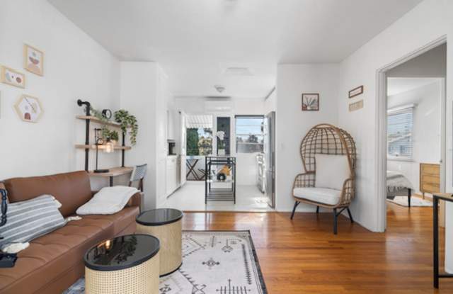 Beautiful 1B/1BA Upstairs Furnished Apt in Mission Hills w/ Private Balcony  Washer/Dryer On Site! photos photos