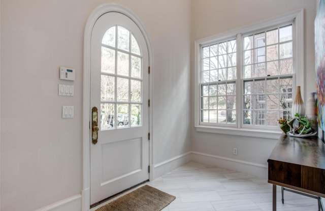 3909 Greenbrier Drive Gallery 4
