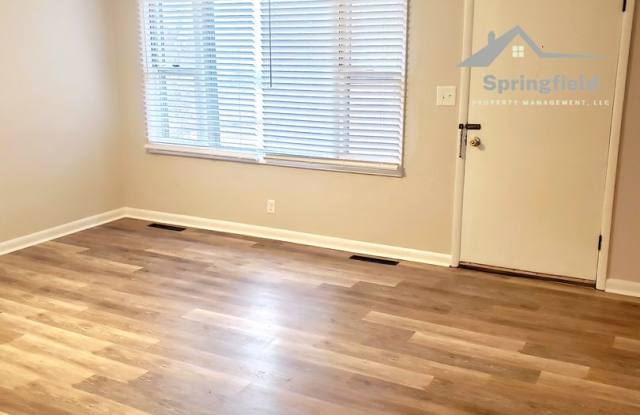 Cute Bunglo Style, 2 Bed Rooms, 1 Bath, 1 Car Garage w/ Opener photos photos