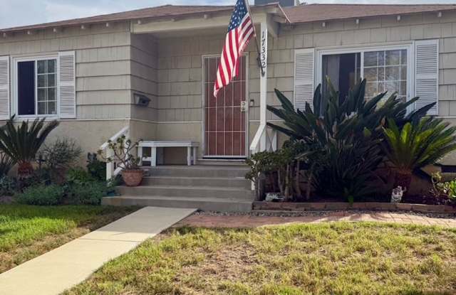 4bed/2bath  Encino home in quiet friendly neighborhood--Large yard Pets welcome Gallery 1